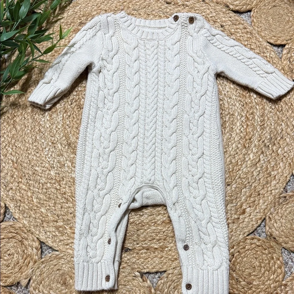 Baby Gap Unisex 3-6 Mo Cable Knit Footies.